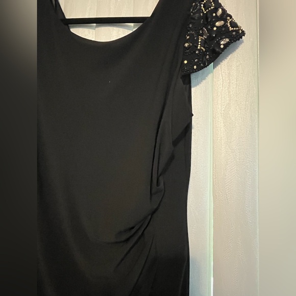 Elegant Black Dress with Embellished Sleeves - Picture 6 of 10